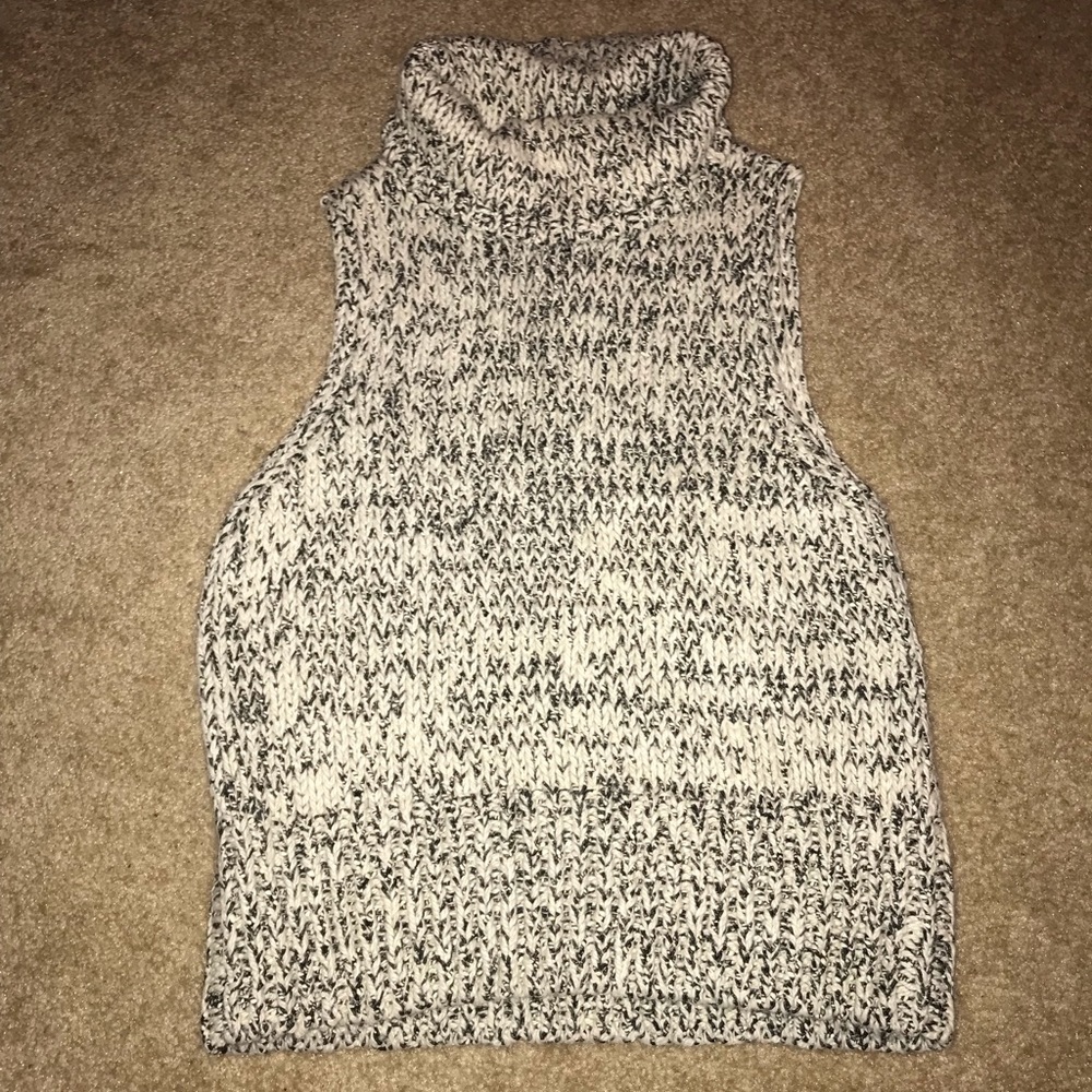 Kendall & Kylie sleeveless sweater